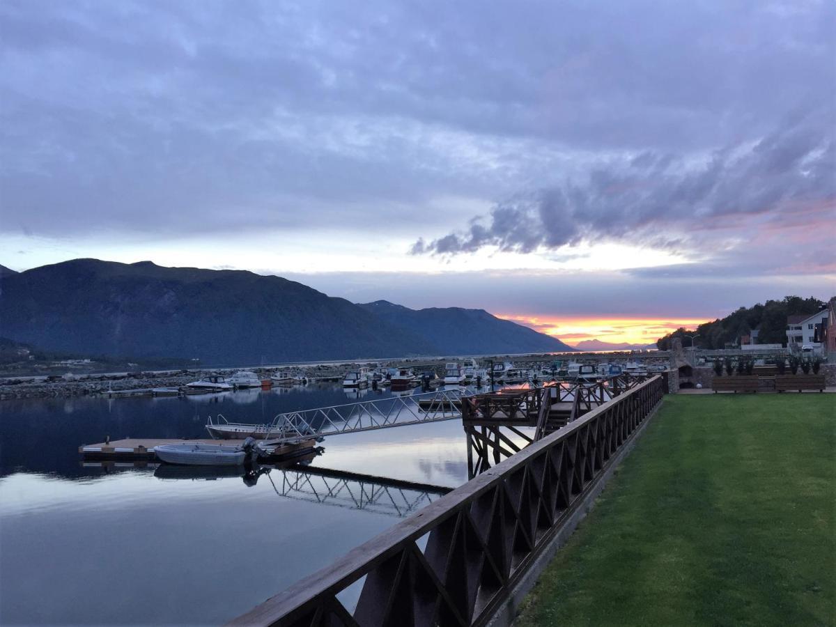 Solstrand Fjord Holiday Eidsvag  Ngoại thất bức ảnh